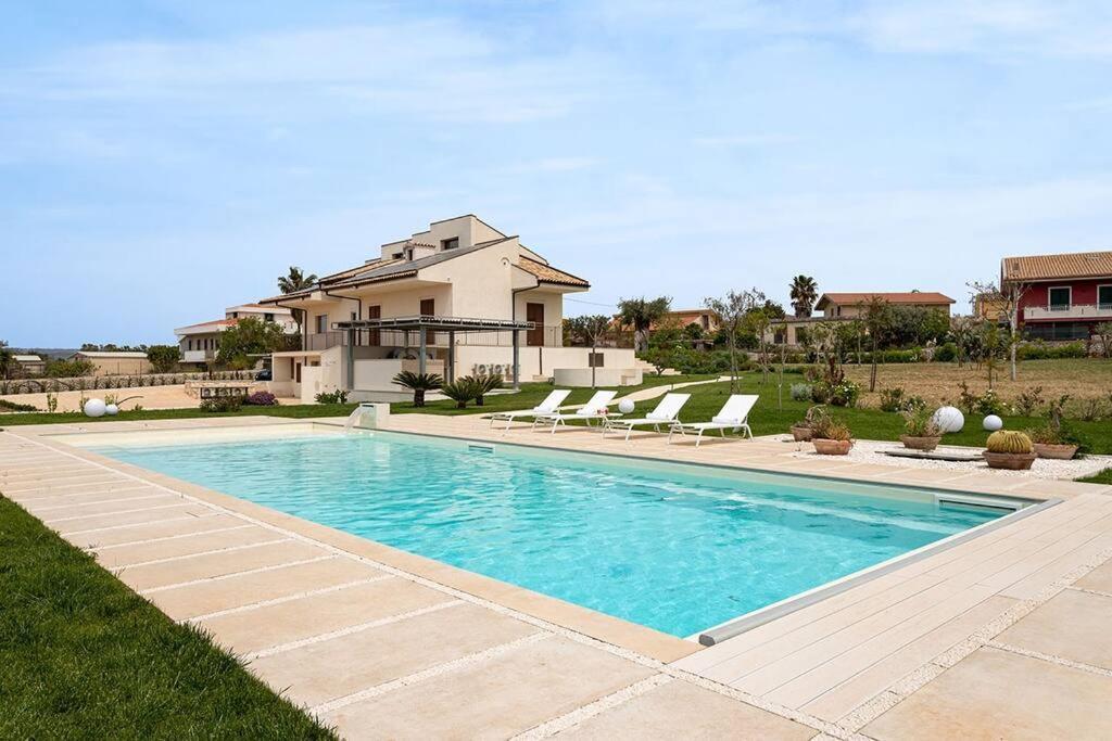 Villa Paradiso With Private Pool, Bbq Area, Huge Garden And Free Parking Modica Eksteriør billede